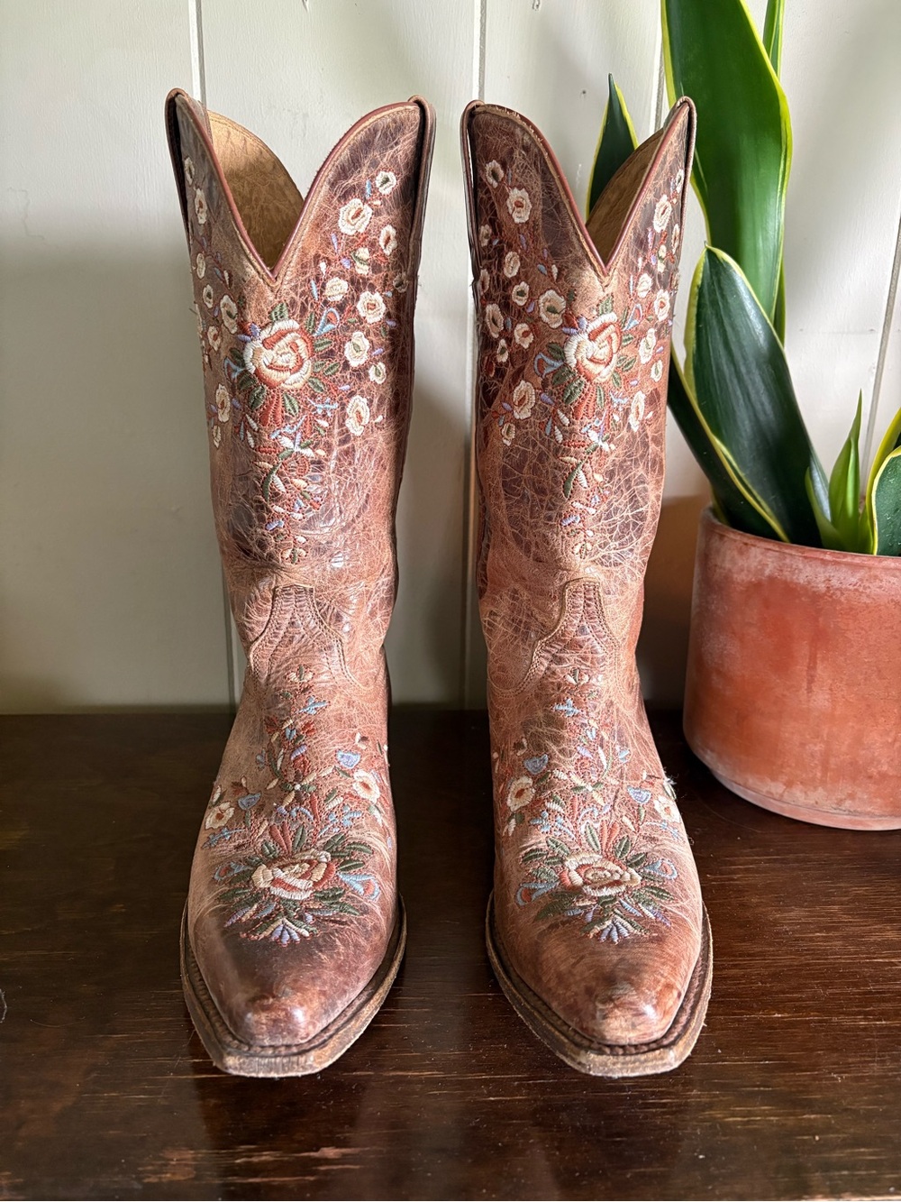 SHYANNE WOMEN'S MAISIE FLORAL EMBROIDERED BOOTS - Picture 3 of 12